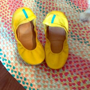 Mustard yellow Turks